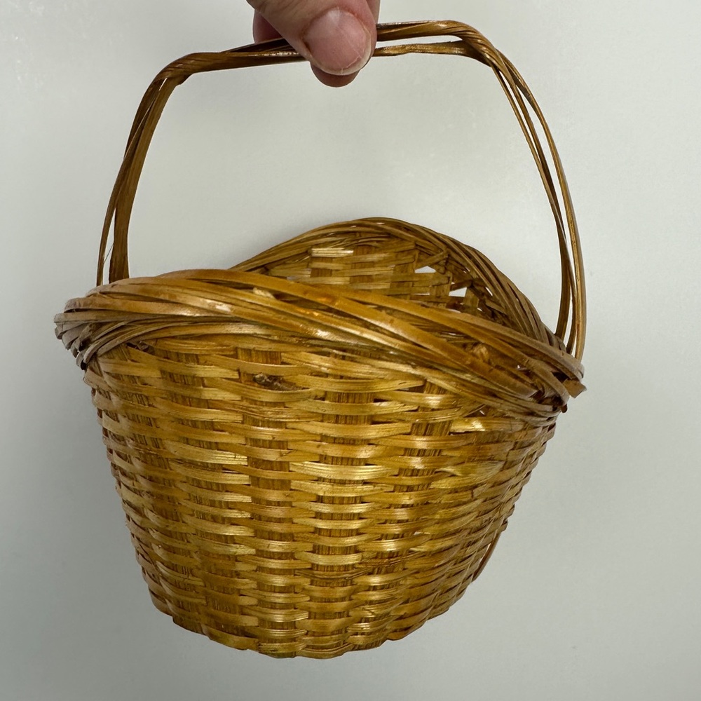 4/$25 - VTG Bamboo Small Basket‎